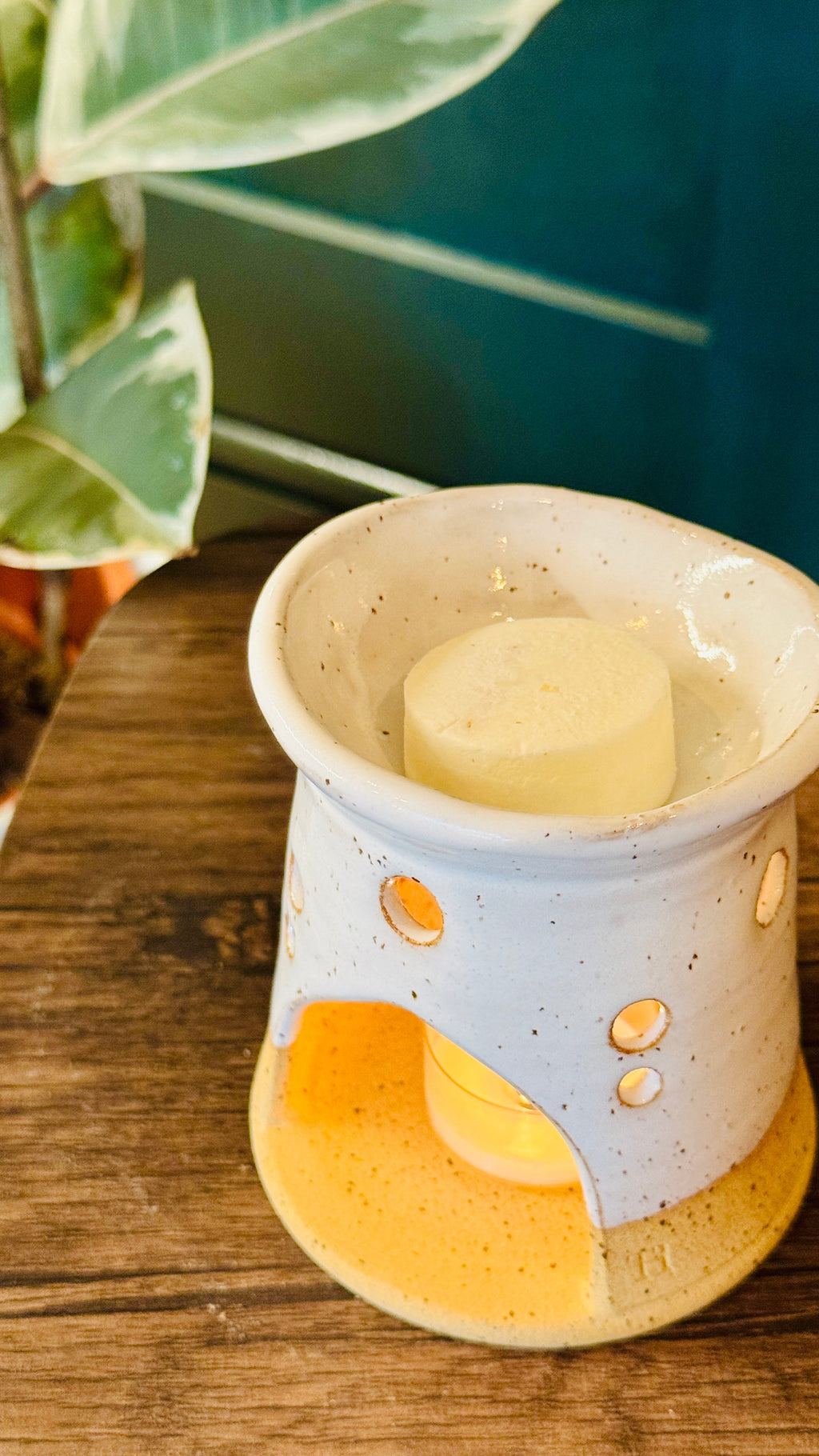 wax melt, melting in the burner