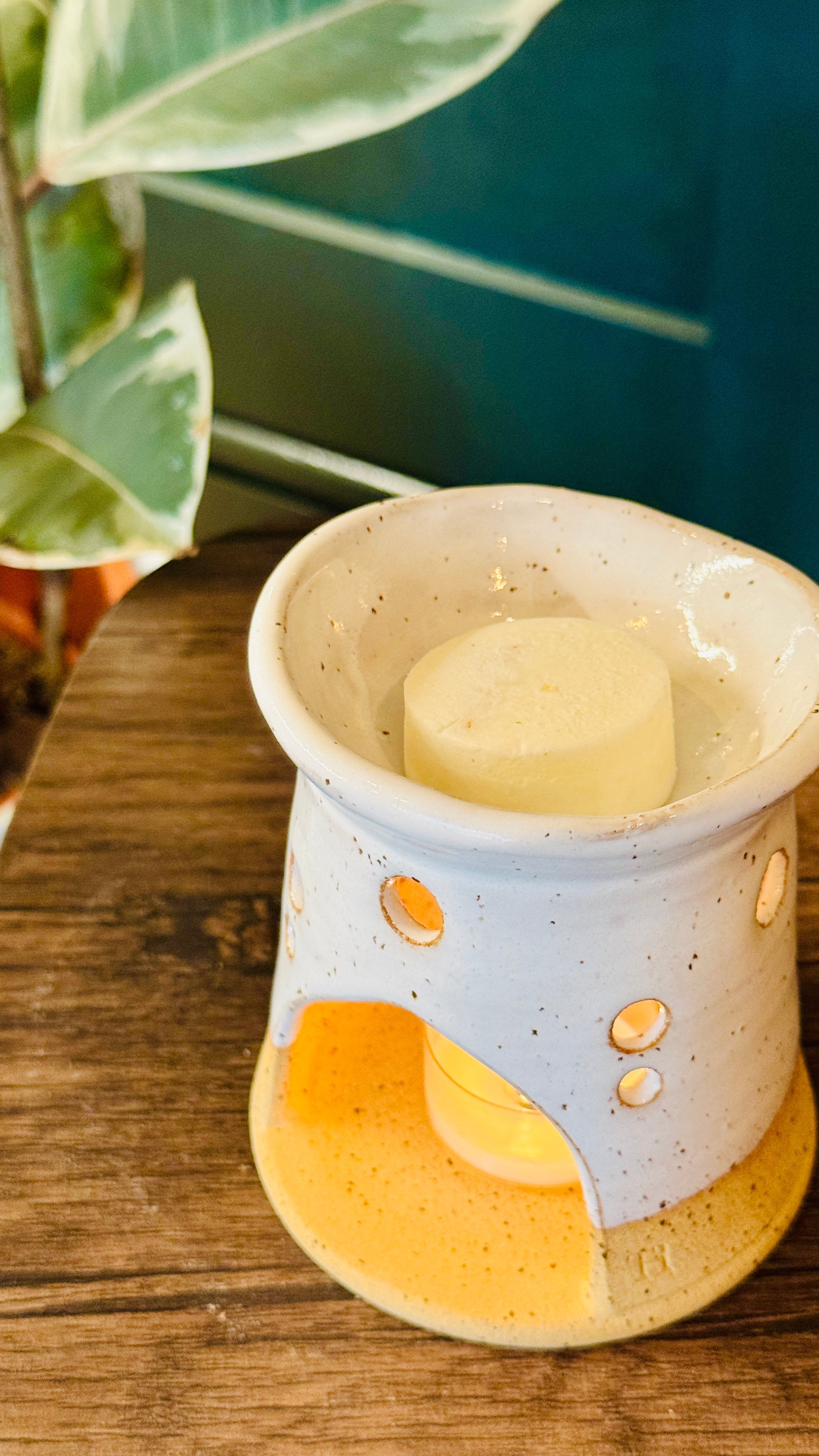 wax melt, melting in the burner